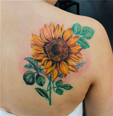 tatuointi taiteilija kuusi