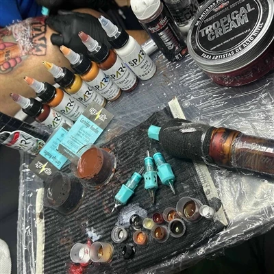 Tattoo Studios raportoi kasvavan kysynnän vanhempien ensimmäisen - aika -asia...