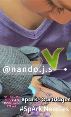 Tatuoinnit ja lapsityttö